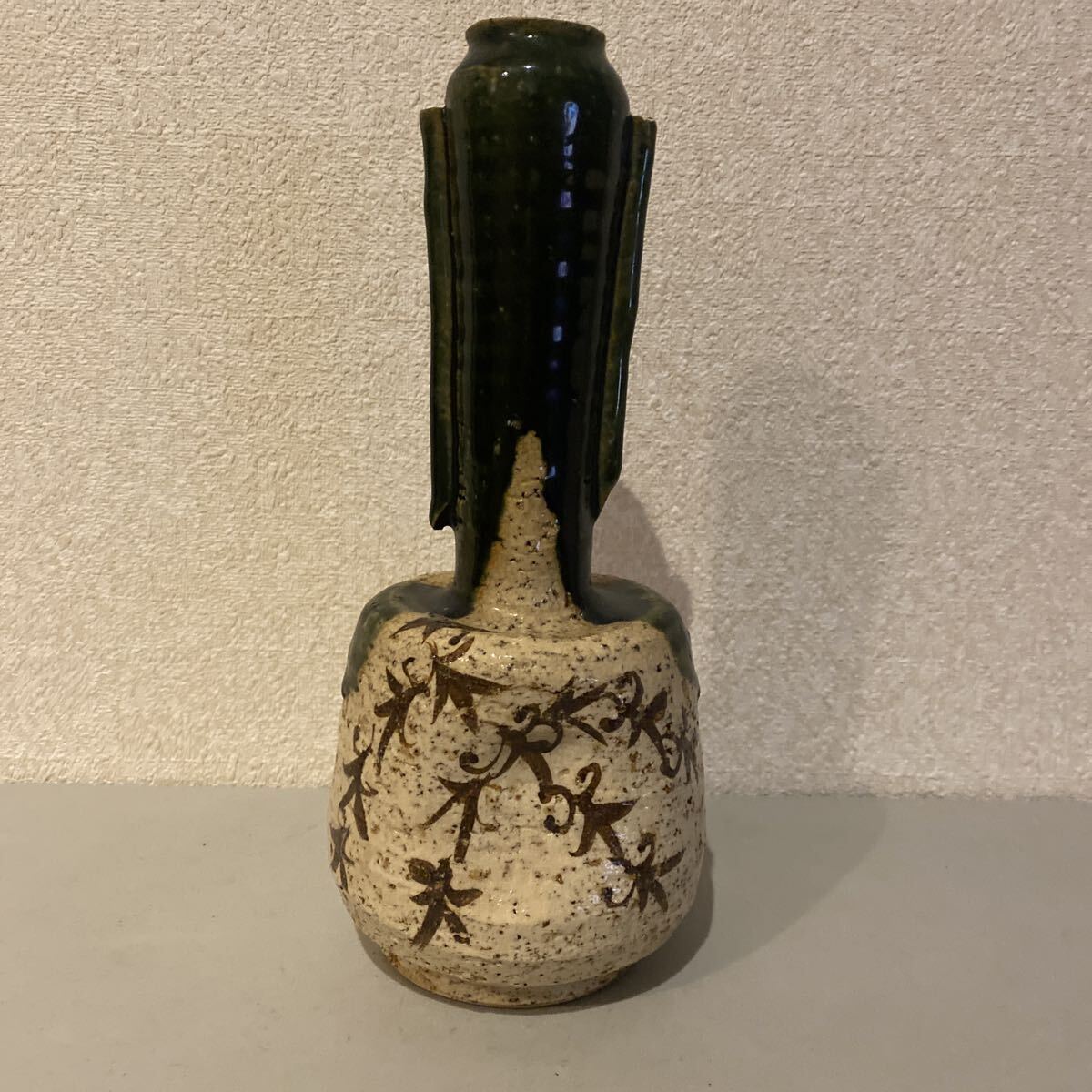 旧家整理品 織部焼 古織部 織部 花器 花入 花瓶 骨董品 古美術品 高さ23cm 横10.5cm【211】