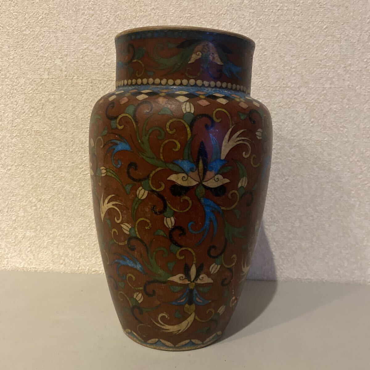 旧家整理品 薩摩焼 薩摩 古薩摩 花瓶 花器 花入 壷 壺 色絵草花文花瓶 七宝絵付 骨董品 古美術品 高さ23.5cm 横14.5cm【211①】
