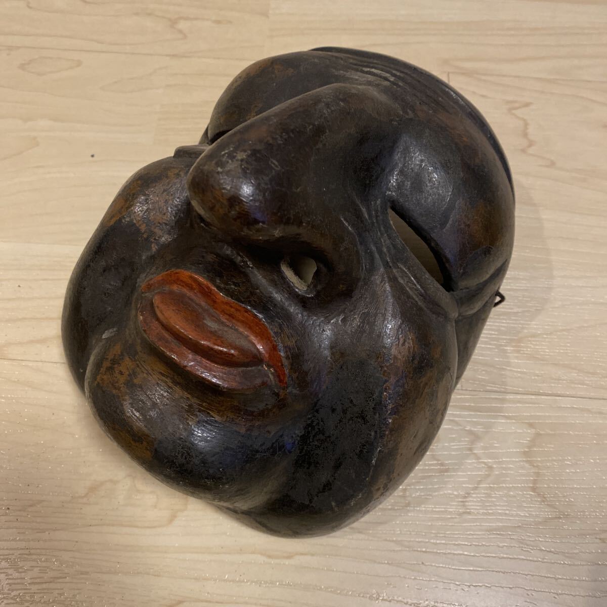 旧家整理品 面 能面 乾漆 時代物 時代 置物 オブジェ 日本美術 歌舞伎 能 狂言 骨董品 古美術品 細密彫刻 魔除け 縁起物 全長21cm【213①】