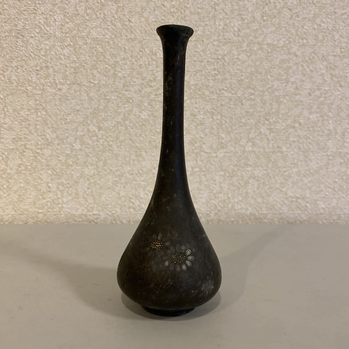 古銅製　銅製　金銀象嵌　花瓶　壺　花入　花器　在銘　時代物　時代　金工　骨董品　古美術品　高さ14cm【219】