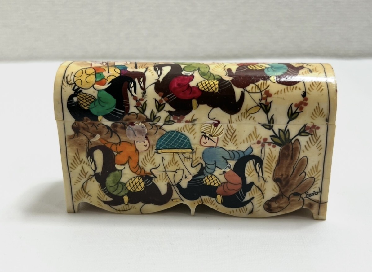 イラン製 イスファハーン伝統工芸 キャメルボーン 小箱 手描き ペルシャ細密画 10cm 骨製小物入れ