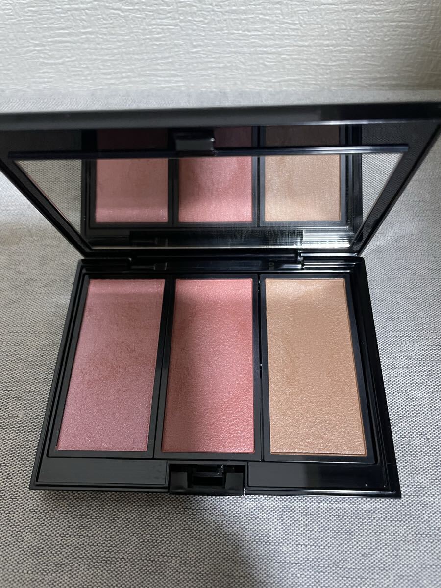 新同即決　限定　 アディクション　ホリデーアディクション　ブラッシュ　パレット　アンノウン　ファミリア　101 チーク