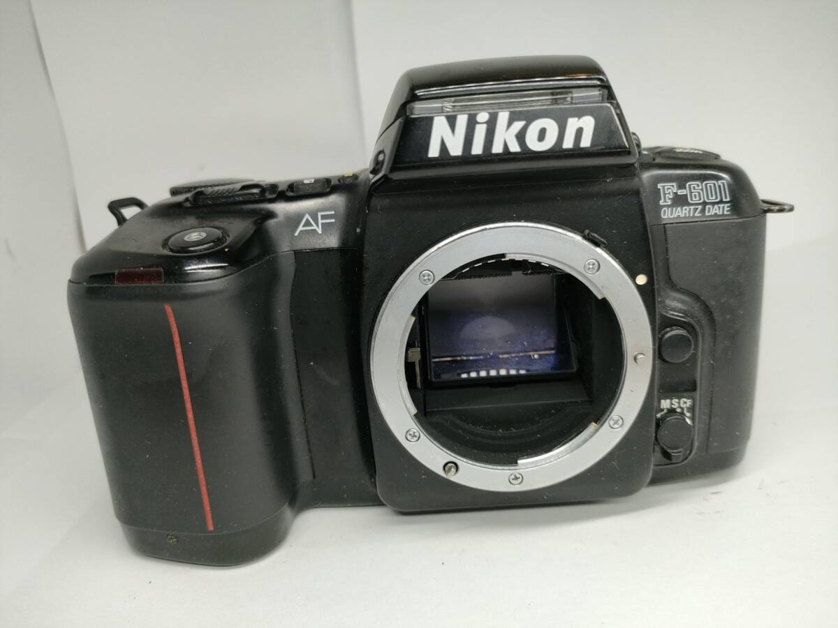 C298) Nikon F-601 QUARTZ DATE