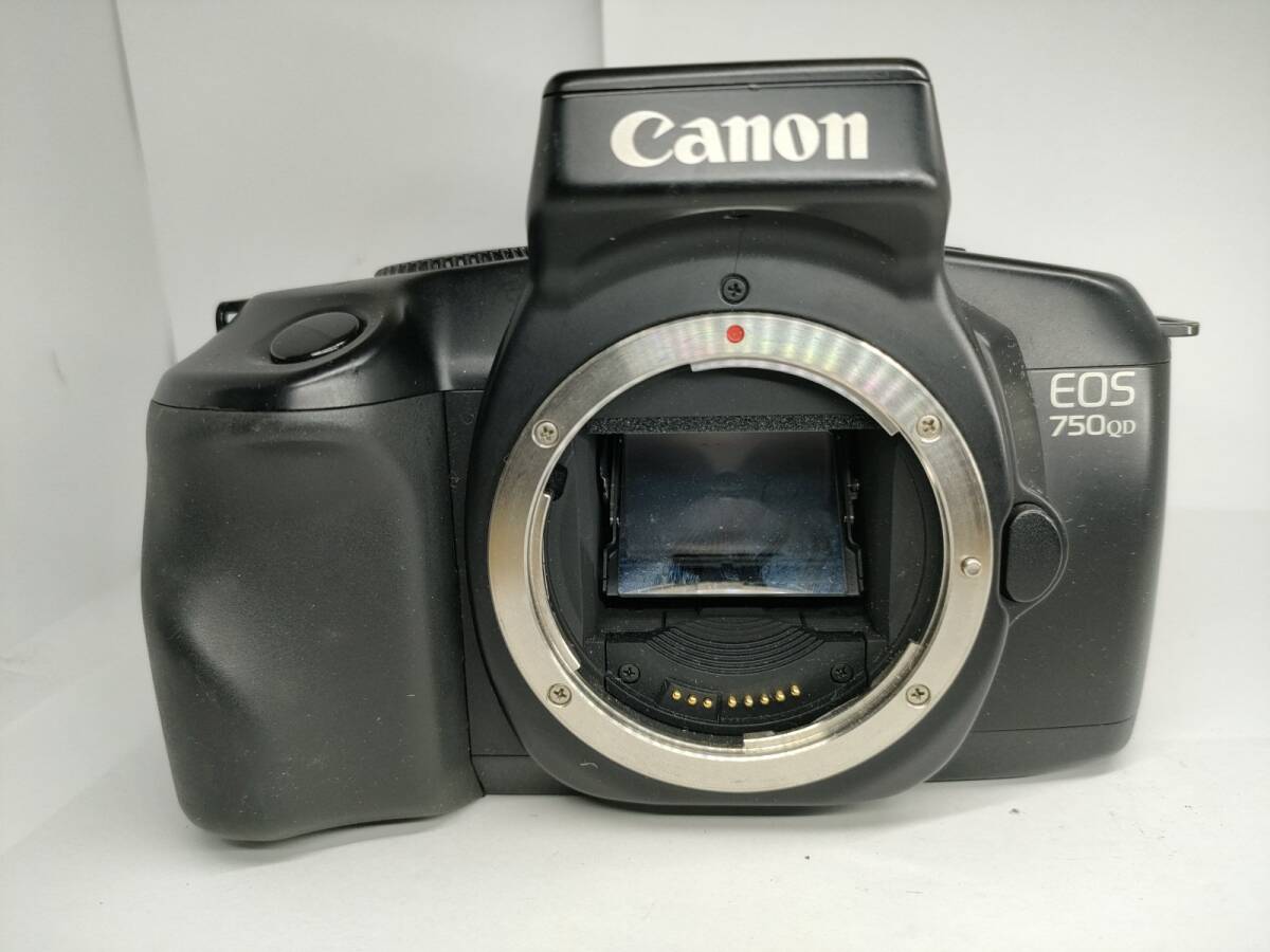 C452) Canon EOS 750 QD