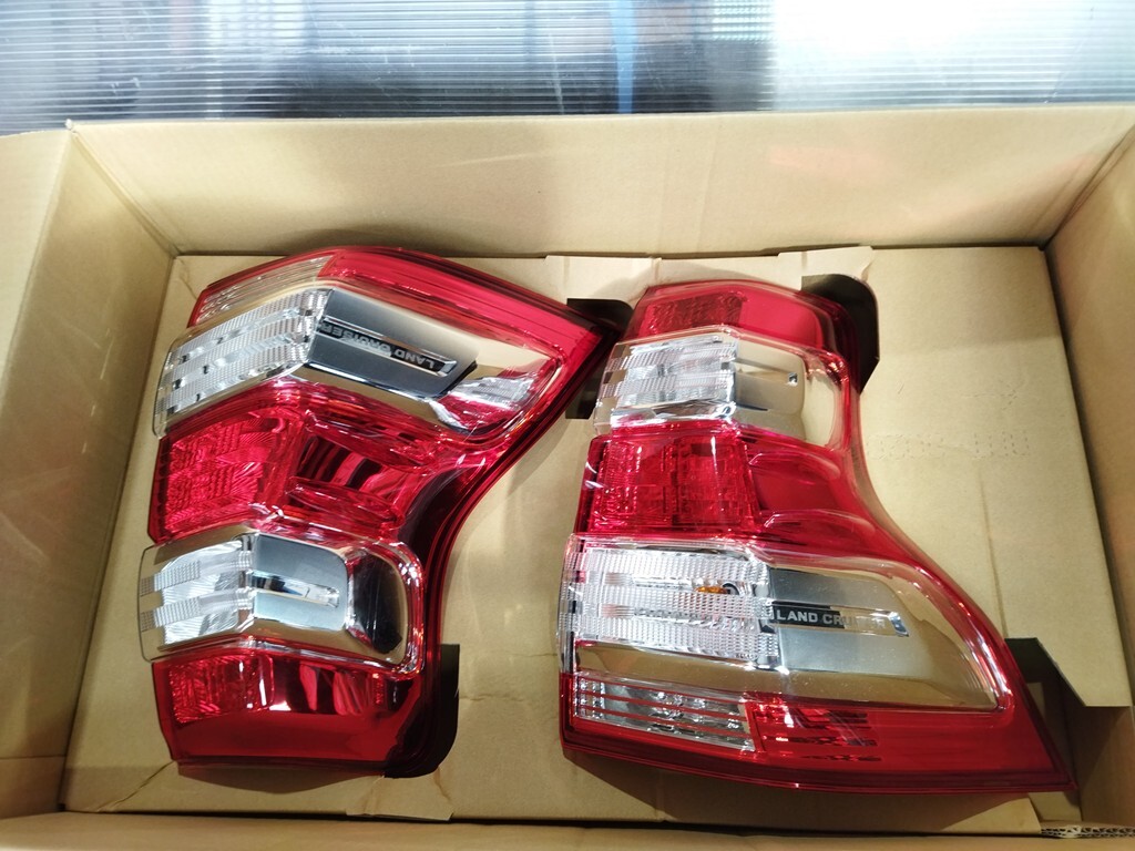 ランクルプラド　TRJ150W　テールランプ左右セット　　/2805.BB306