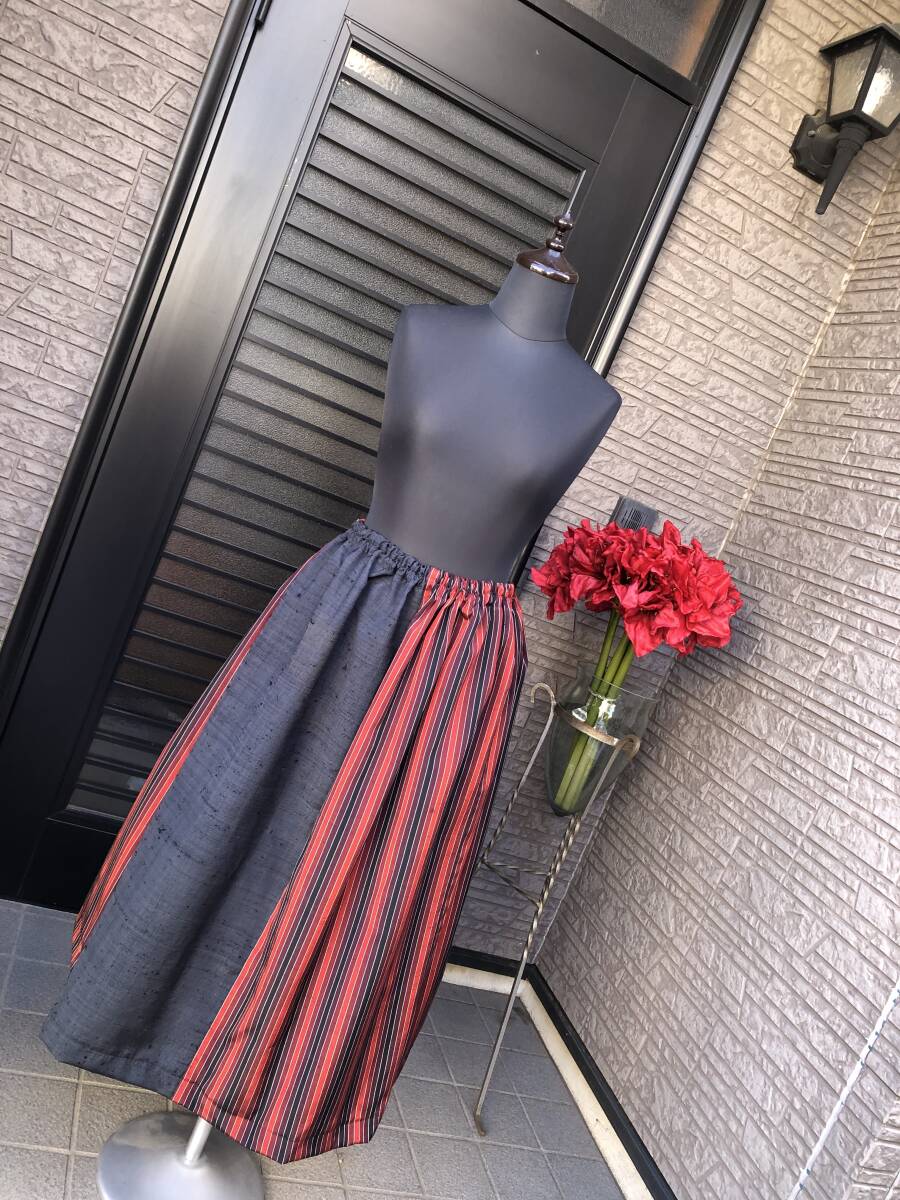 ハンドメイド　着物リメイク・和服リメイク　紬　縞　粋　フレアスカート・ロングスカート　正絹　アンティーク　送料230円　バイカラー