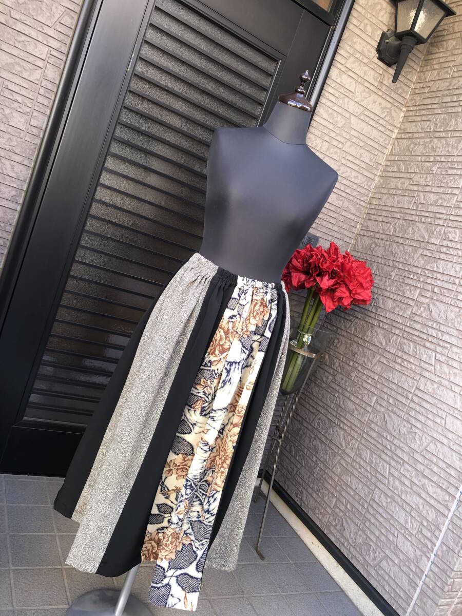 ハンドメイド　着物リメイク・和服リメイク　フレアスカート・ロングスカート　正絹　アンティーク　送料230円　柄＆黒無地