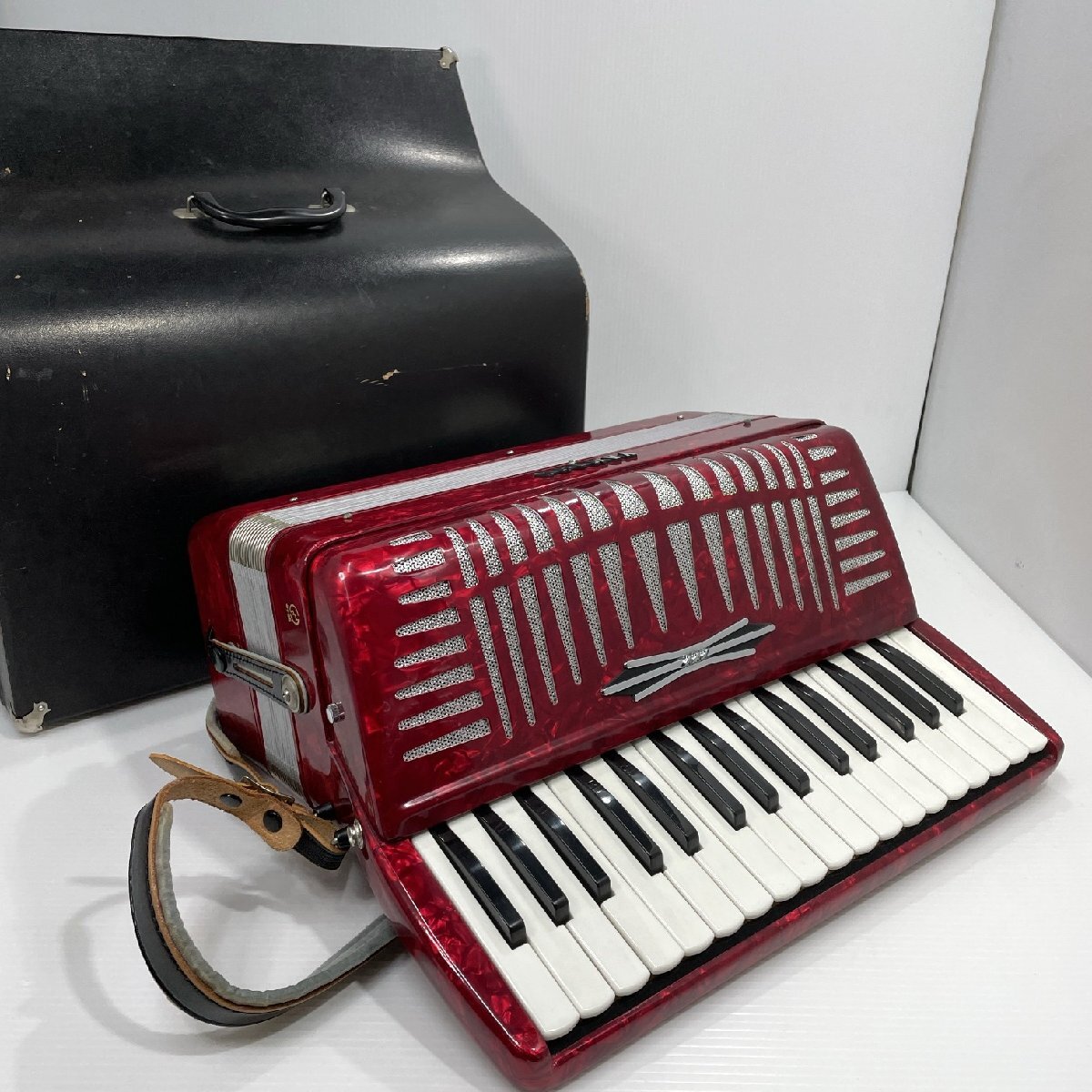 アコーディオン 32鍵盤 21ボタン ヤマハ YAMAHA 汽鳴楽器 ケース入り 229666 レッド 赤 音出し確認済 現状品【道楽札幌】