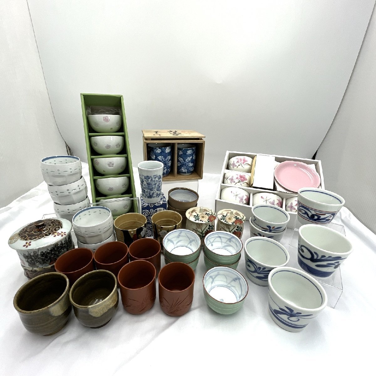 有田焼華山 庫山 九谷ほか ゆのみ 湯飲み 湯呑み 茶器 まとめ フリーカップ ペア湯呑み 対 蓋付 花かすみ とべ 煎茶 和食器 【道楽札幌】