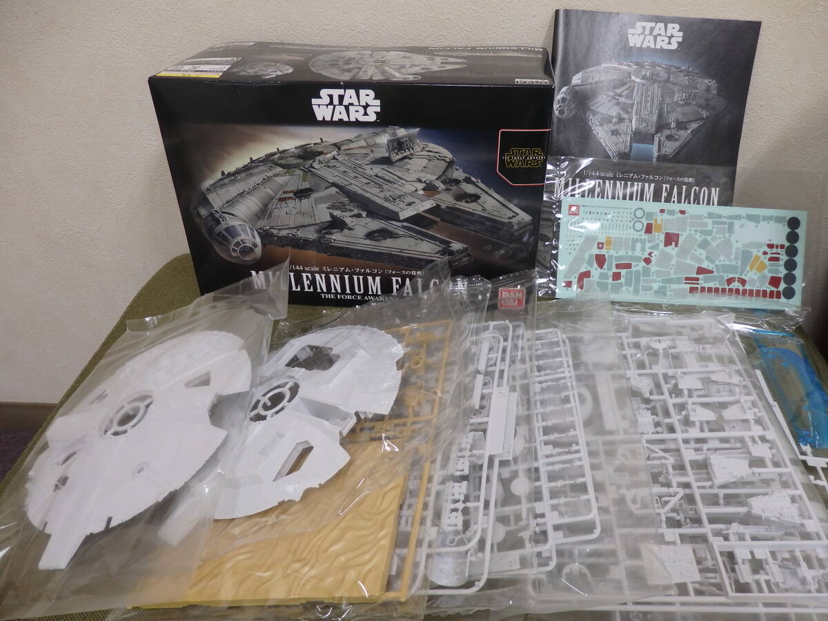 未組立　プラモデル　ミレニアム・ファルコン　1/144　スターウォーズ　フォースの覚醒　バンダイ　■
