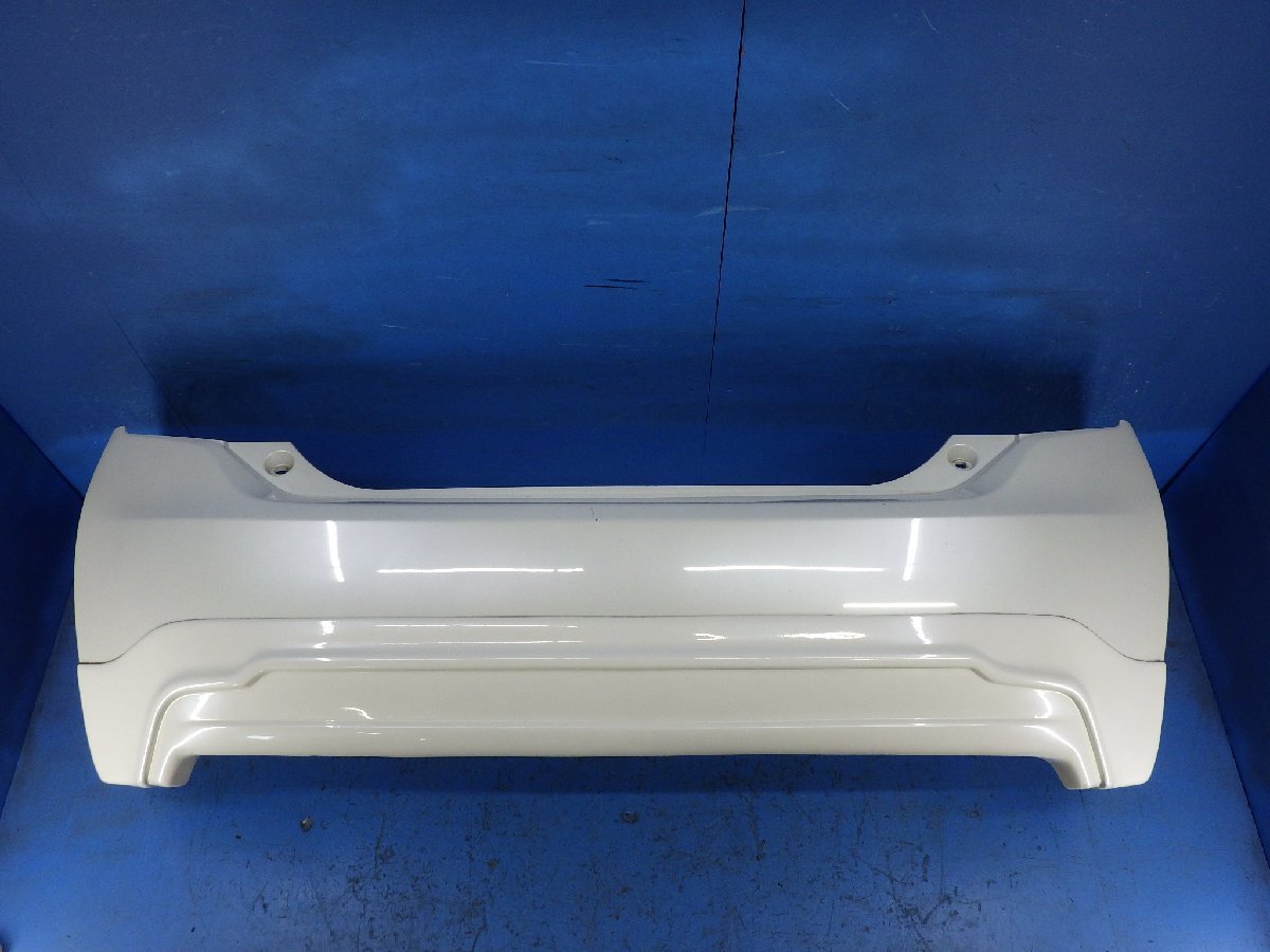 プリウス リアバンパー 社外スポラー付 ホワイトパール 070 ZVW30【個人宅直配不可】