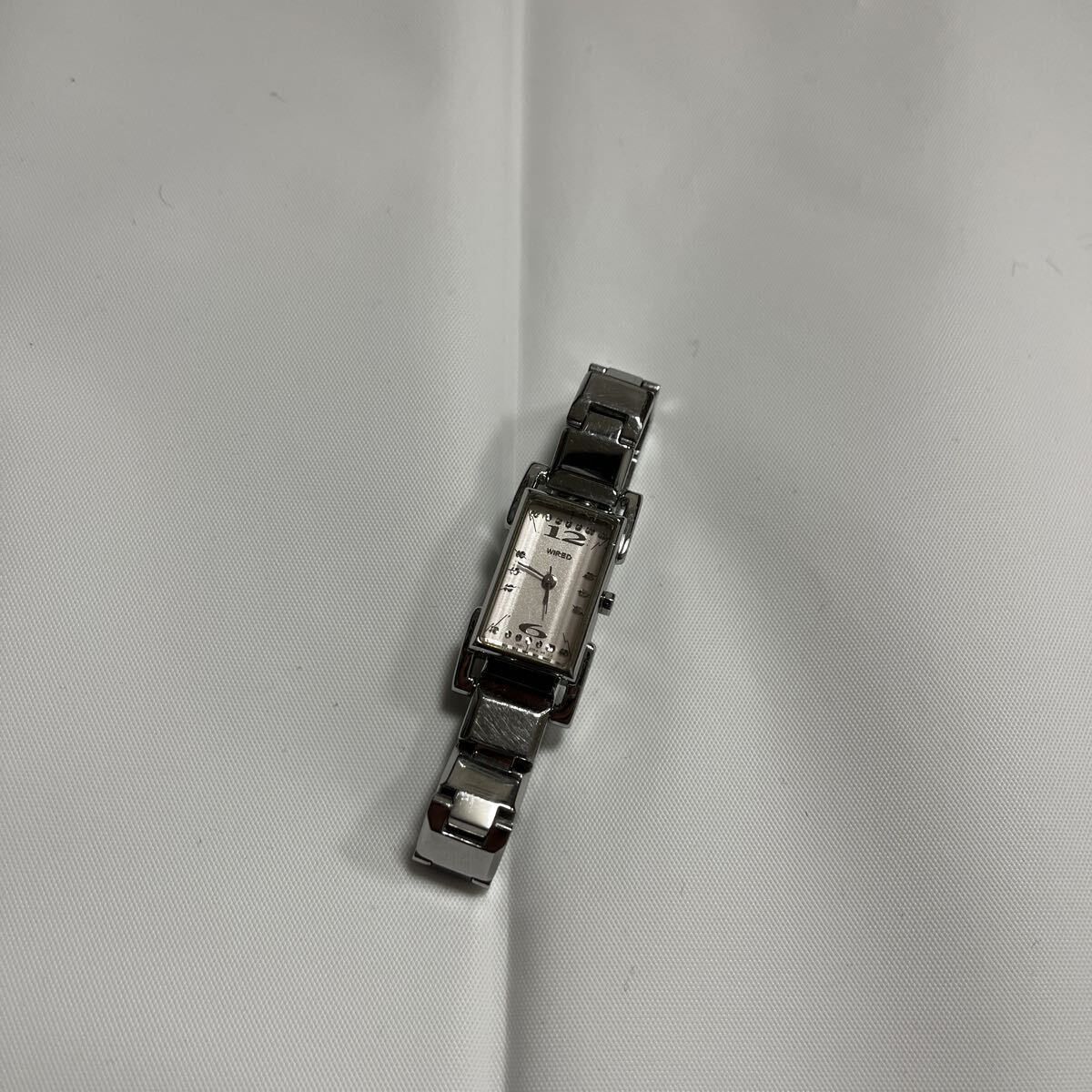 送料430円 【電池交換済/稼働品】美品 SEIKO WIRED セイコー ワイアード ラインストーン カットガラス レディース 腕時計 クォーツ 3針