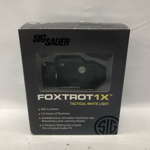ｍ41702 SIG SAUER FOXTROT1X 実物 ウェポンライト タクティカルライト