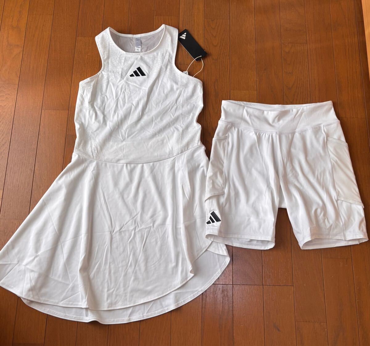 即決★アディダス　ウィンブルドン PRO 　ドレス　ワンピース　15,400円　インナータイツ付　XL　新品　白　IA7026