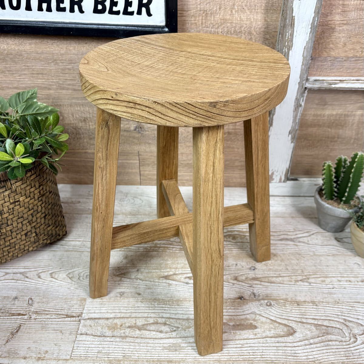 送料無料、カントリー北欧調天然木無垢材ミンディ丸スツール(30㎝×45㎝)椅子木製花台インドネシアミンディ材イス置台ミニテーブル、チェア