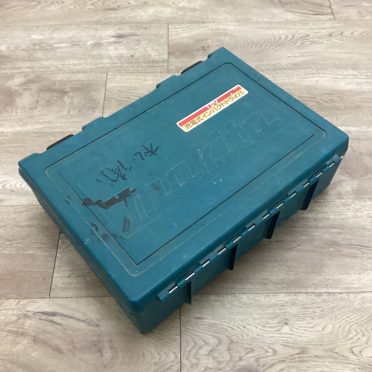 マキタ makita 電動工具 6913DRASP　インパクトドライバー　充電器　バッテリー2個【678】