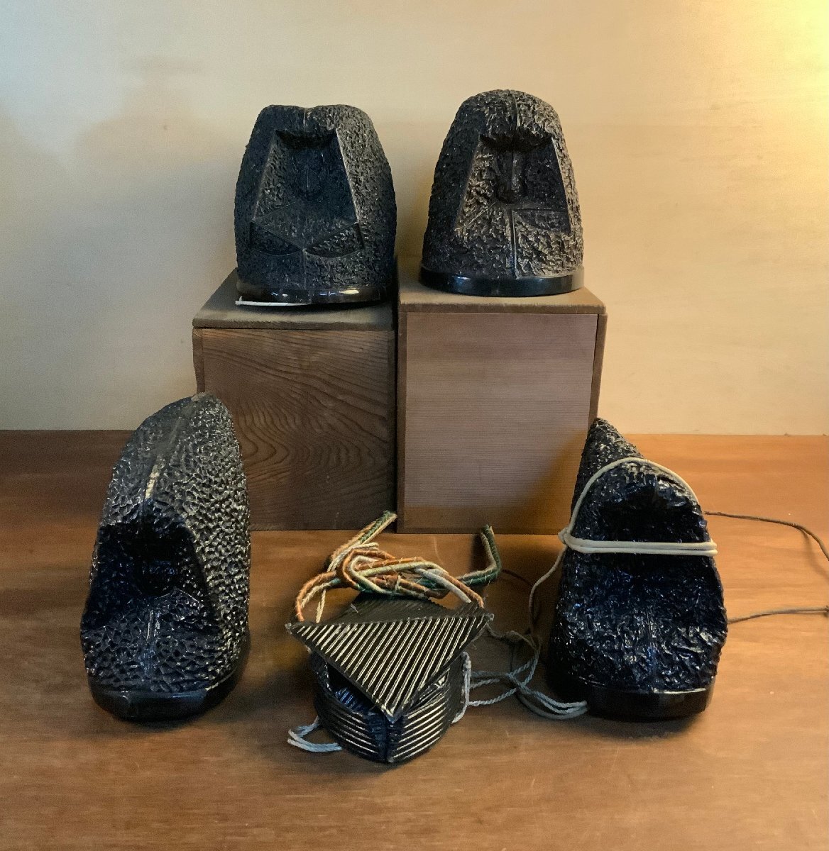 BA3607 烏帽子 舟形 風折 まとめて 立烏帽子 2点箱付き 神社 神主 神具 宗教 道具 装飾 レトロ 本体合計464g /くYUら