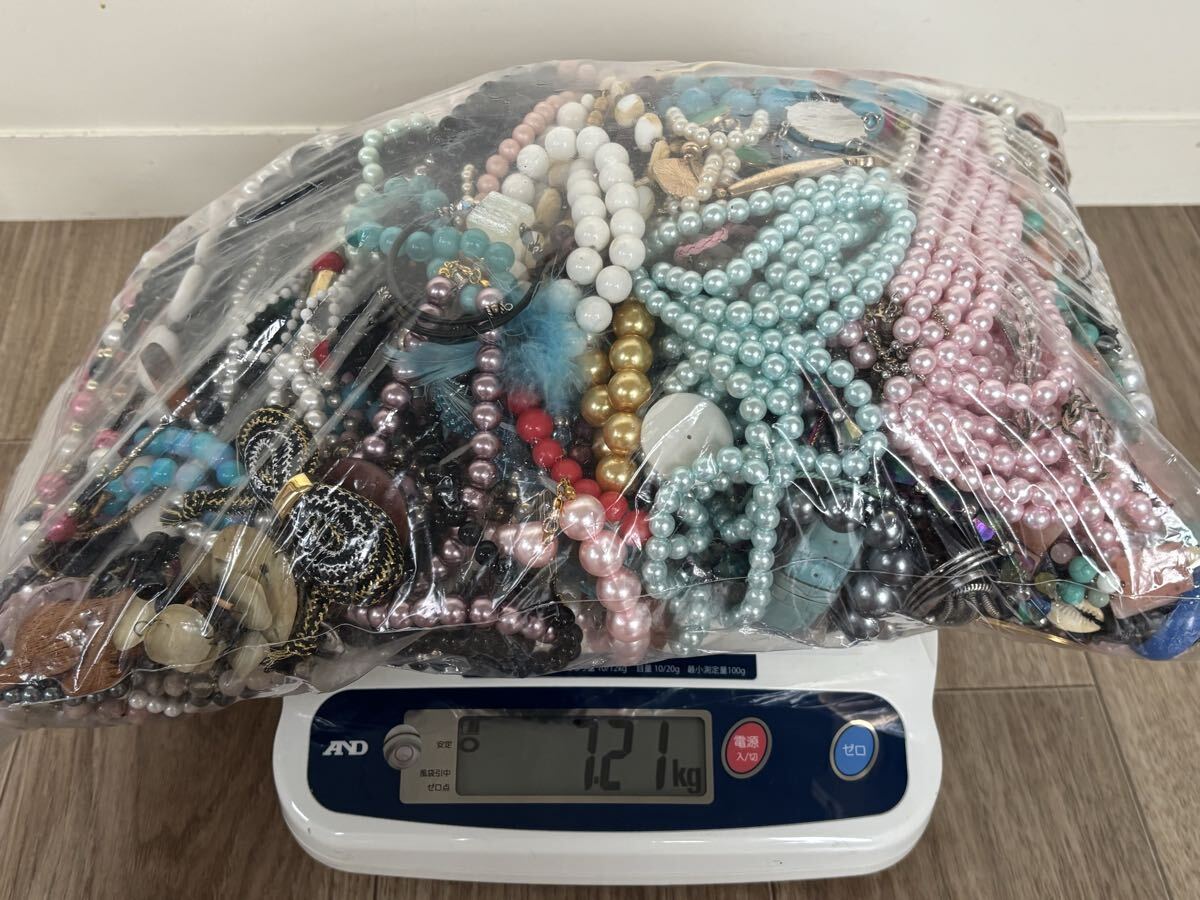 ⑤ アクセサリー まとめ 13kg超え イミテーション ネックレス ピアス イヤリング ブレスレット 天然石 ラインストーン 大量セット