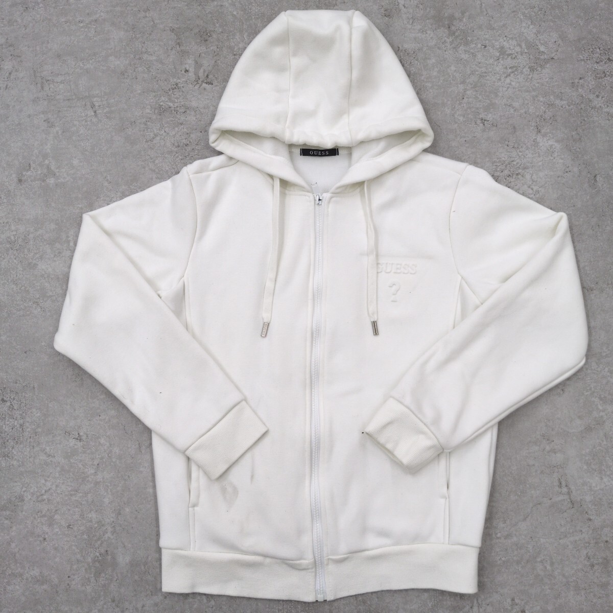 1985▲ GUESS ゲス メンズ サイズM ジップアップパーカー ホワイト トップス パーカー フルジップパーカー 裏起毛 ワンポイントロゴ