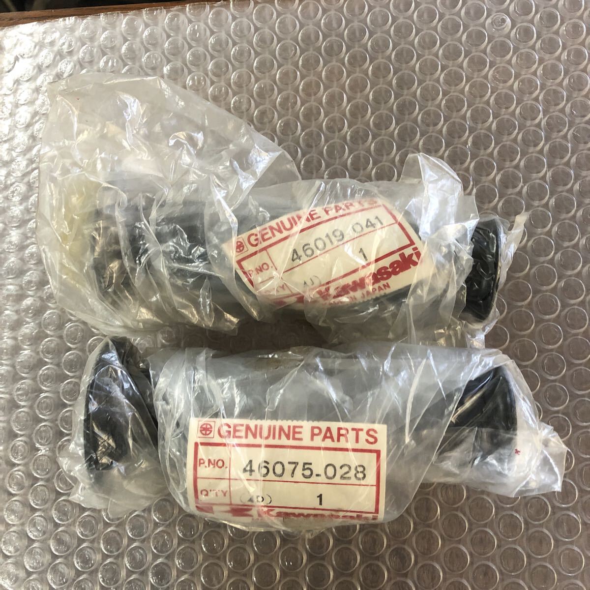 絶版.カワサキ純正.KH250.KH400.新品未使用.ハンドルグリップ左右セット・Ｚ400FX.Ｚ1.Ｚ2.H2.H1