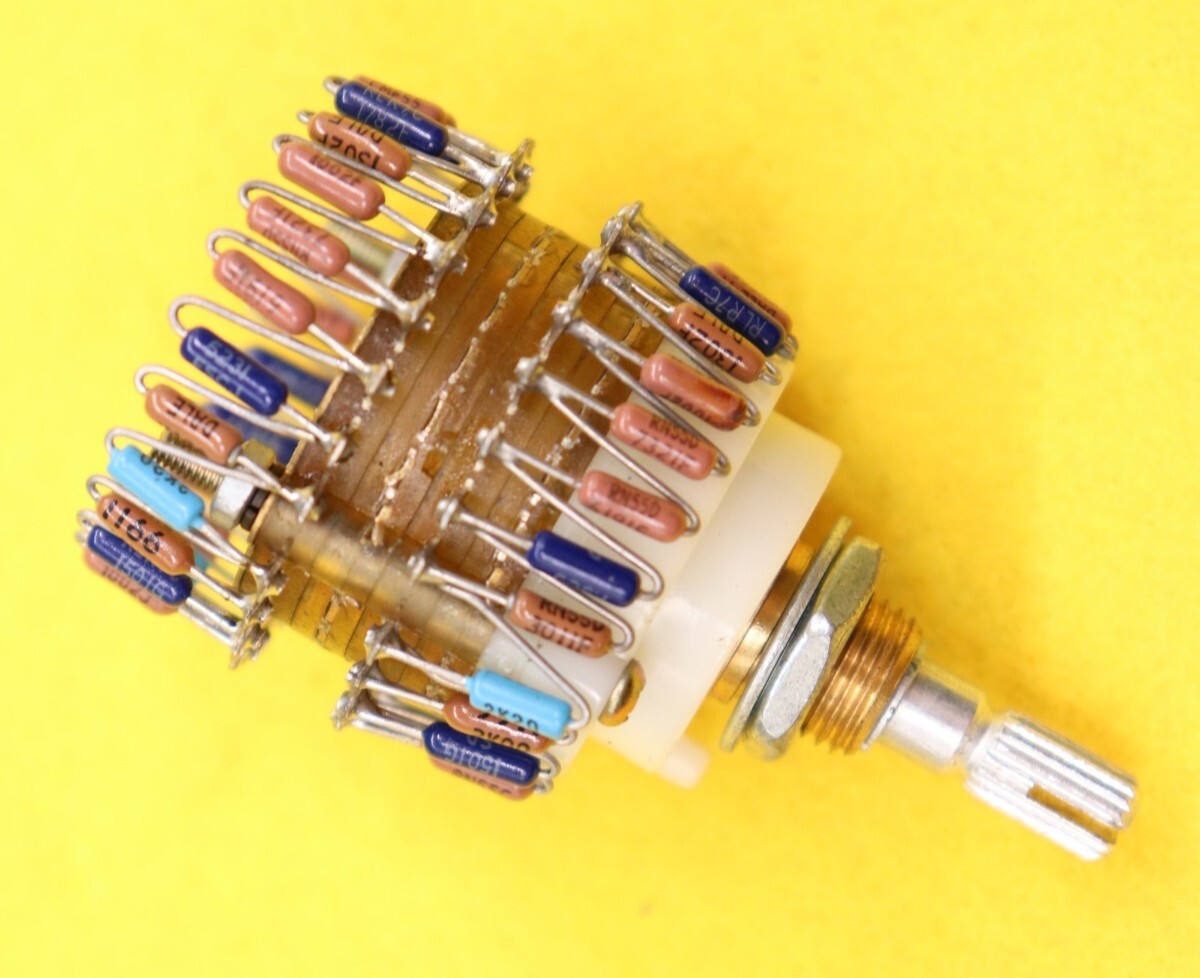 即納7日保証送料無料 10K 新品1個 VISHAY社 dale抵抗使用 2連 23接点 アッテネーター 真空管アンプ 可変抵抗 ボリューム セレーション軸