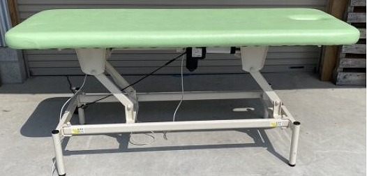 福岡　TAKADA　/タカダ/高田ベッド　電動　昇降ベッド　マッサージ　整体　施術台