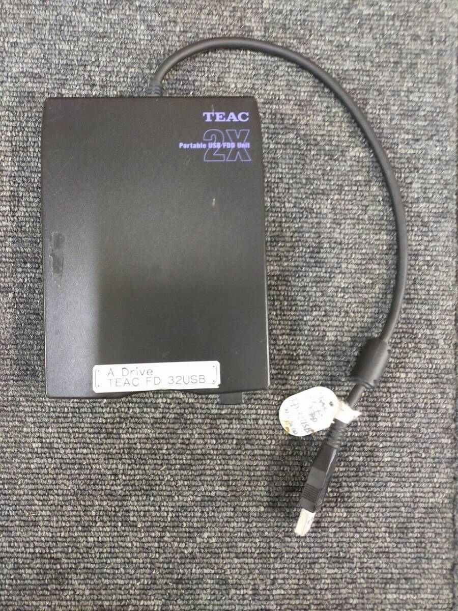 Ffg_02A_0640 TEAC USB FDD 2倍速タイプ シルバータイプ FD-32USB(S)[FLASH_DRIVE] 動作可能　PCに接続そて確認済み