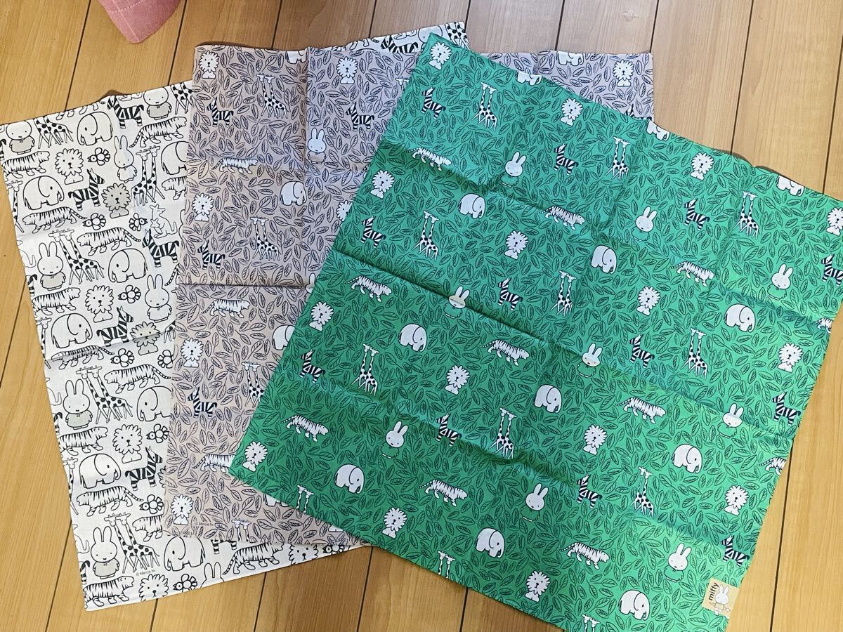 ★未使用新品3枚セット！miffy ミッフィー☆総柄がかわいい！大判ハンカチ　バンダナ　ハンカチ☆送料180円★