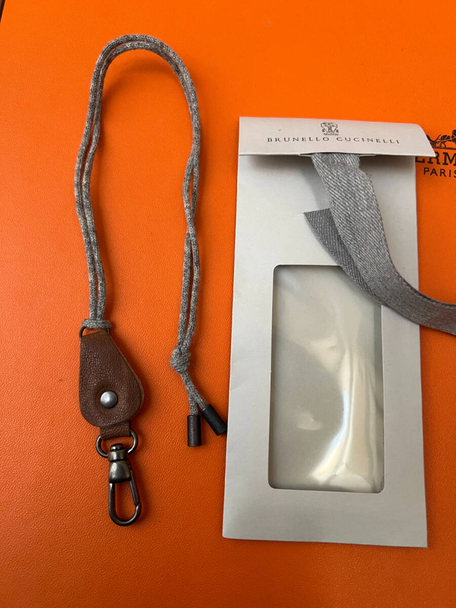 ブルネロクチネリ カシミア100％ ネームホルダー キーホルダー チャーム レザー × メタル フック