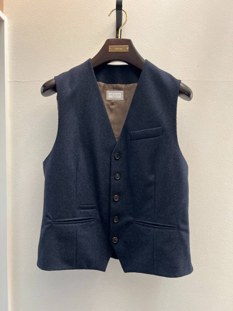 ブルネロクチネリ 超稀少 ウール100％ ジレ ベスト 稀少サイズ50 L程度 100％正規美品 ジャケット スーツ コート レザー