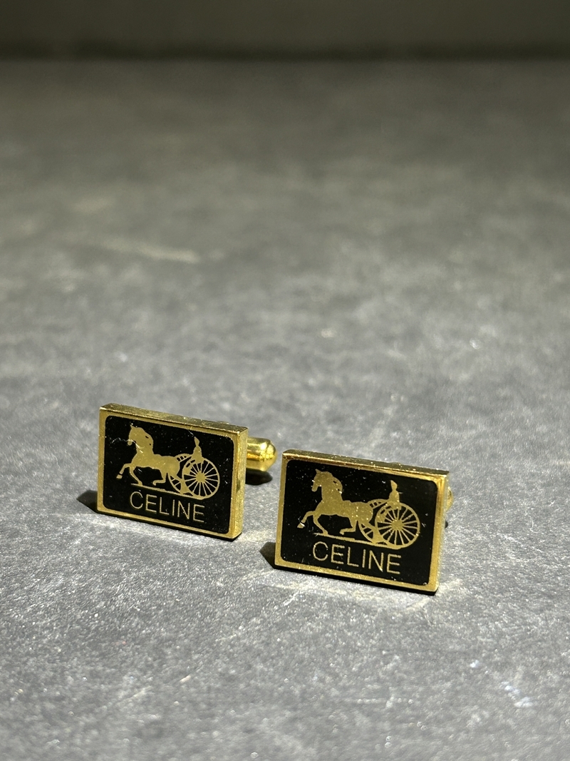 ● コレクター必見 CELINE セリーヌ カフス メンズ アクセサリー シャツ ワンポイント おしゃれ コレクション kr693