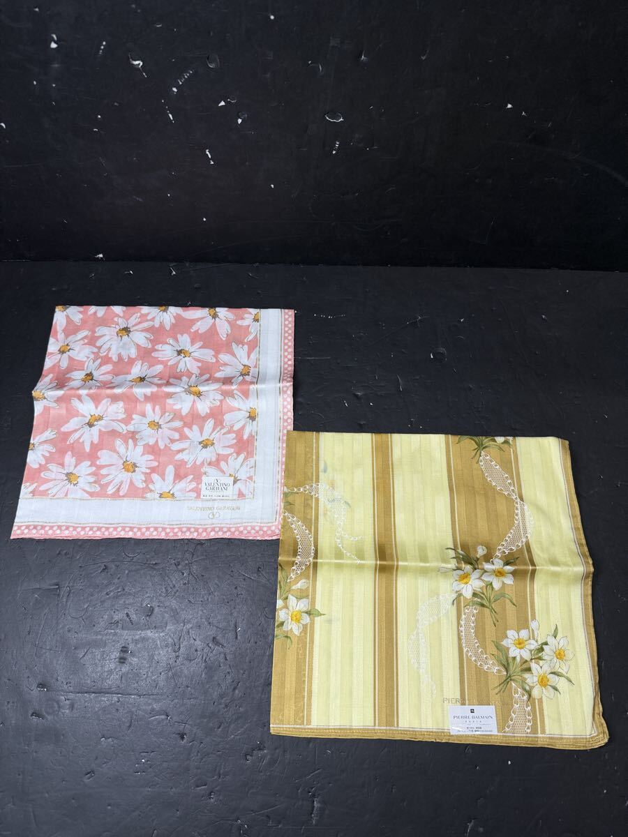 ★コレクター必見 未使用品 ヴァレンチノガラヴァーニ/ピエールバルマン ハンカチ 2枚 綿100％ 花柄 レディース ファッション 手拭 Au343