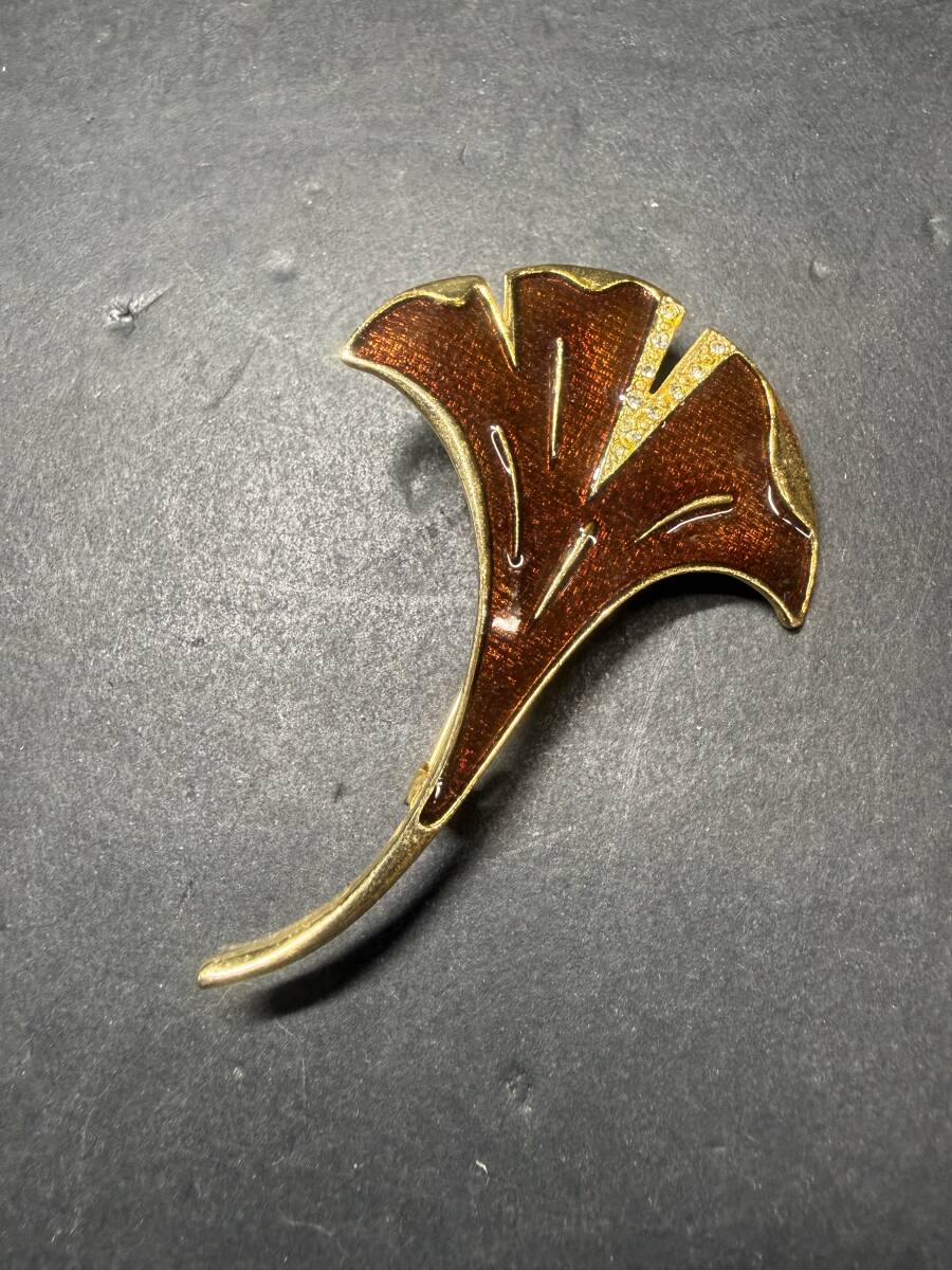 ★コレクター必見 ビンテージ 銀杏の葉っぱモチーフ ブローチ ゴールドカラー アクセサリー 飾り コレクション 現状品 Au675