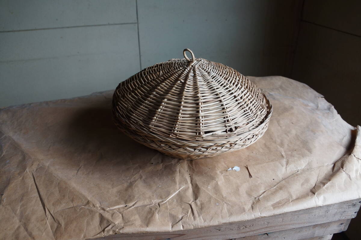 天然素材　フルーツバスケット　下部・直径約３２ｃｍ、高さ約９ｃｍ　フタ・直径約３０ｃｍ、高さ約７ｃｍ