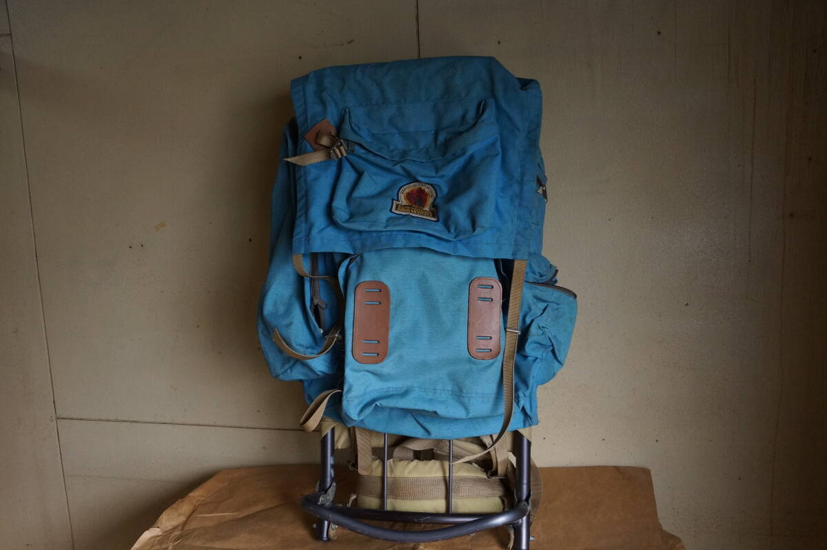 アルミフレームバックパック　EVER NEWBACK PACKING SYSTEM BACK COUNTRY 　サイズ・ザック縦約７０、幅約６０ｃｍ、フレーム縦約８６ｃｍ