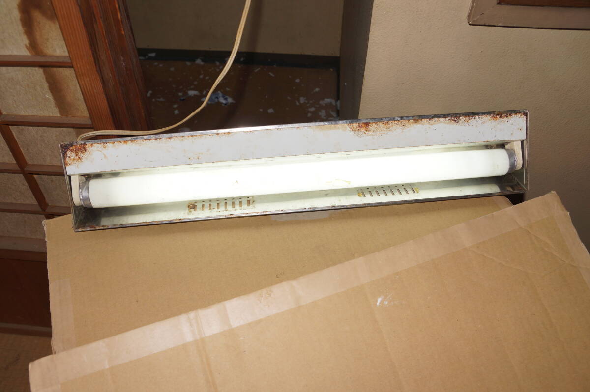 値下げしました。20W ステンレス　観賞魚用蛍光灯器具　サイズ幅約６０ｃｍ、奥行き約１１ｃｍ