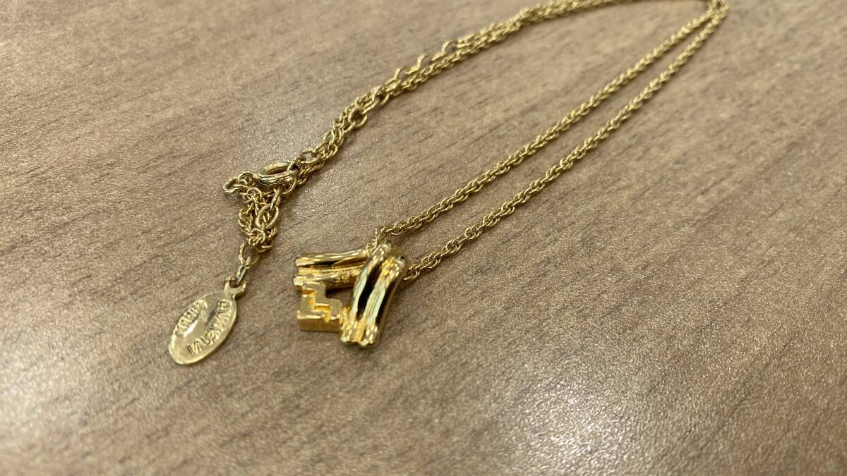 VALENTINO ヴァレンティノ ネックレス ペンダント アクセサリー レディース ゴールド系