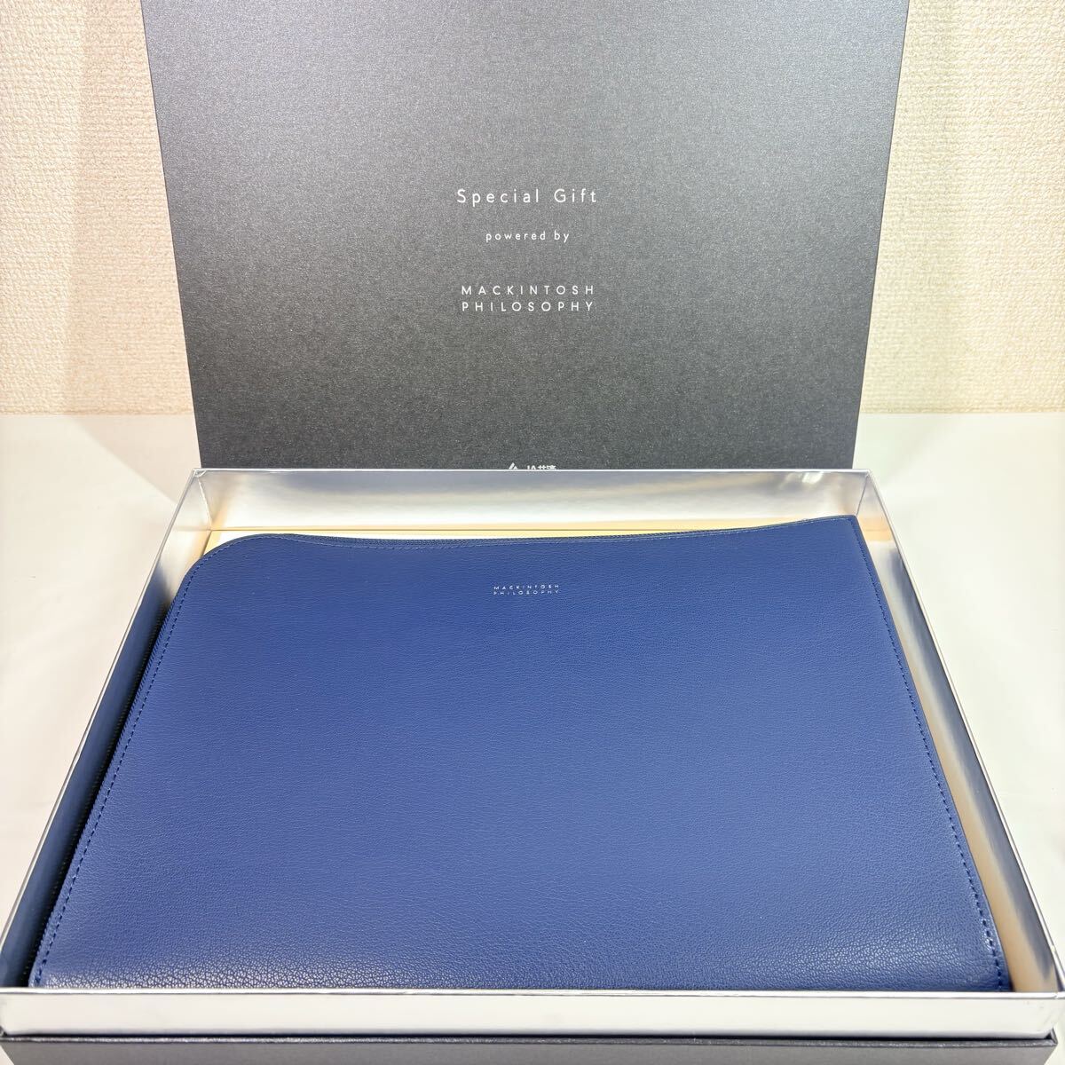美品未使用品　MACKINTOSH PHILOSOPHY マッキントッシュ　セカンドバッグ　クラッチバッグ　レザー　ダークネイビー系