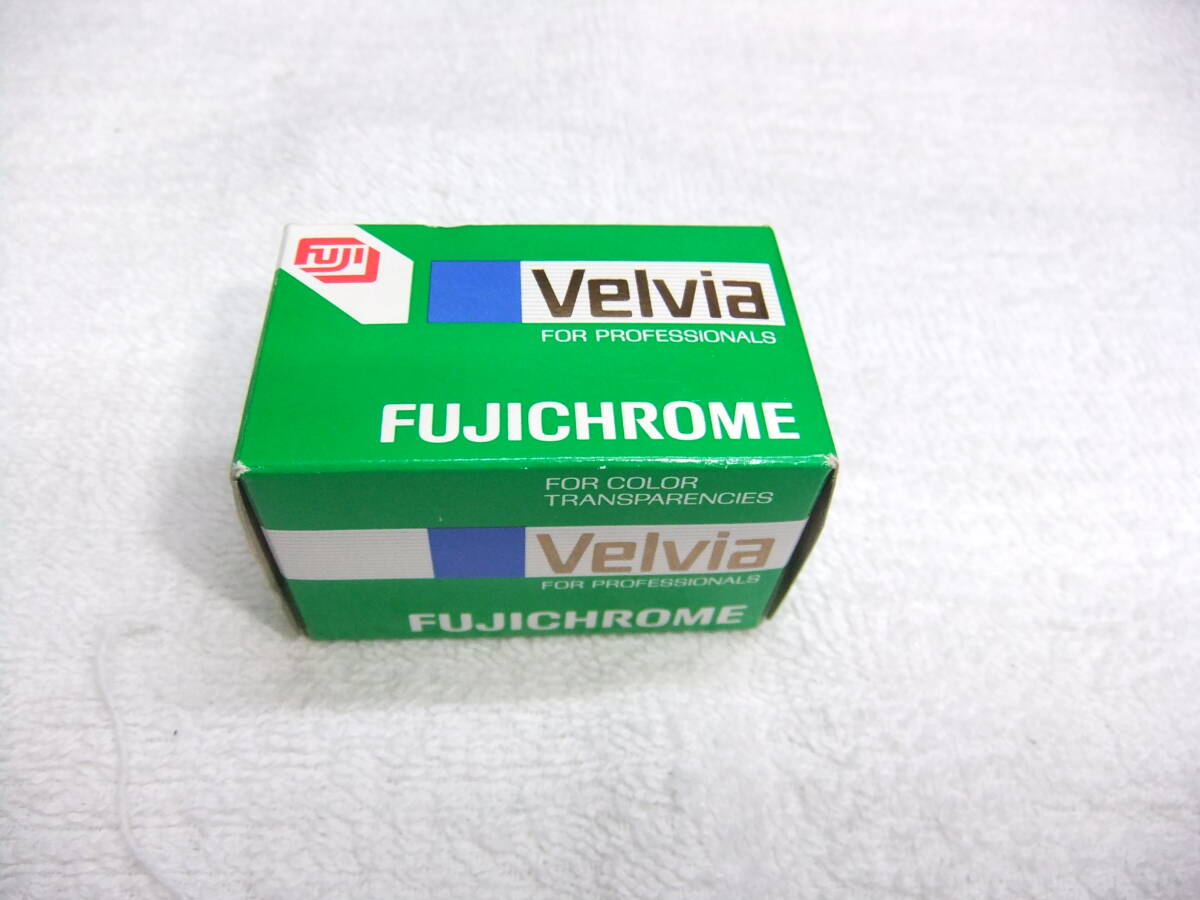 未開封 有効期限切れ FUJIFILM フジフイルム 35mm判 リバーサルフイルム フジクローム Velvia 50 36枚撮 送料290円