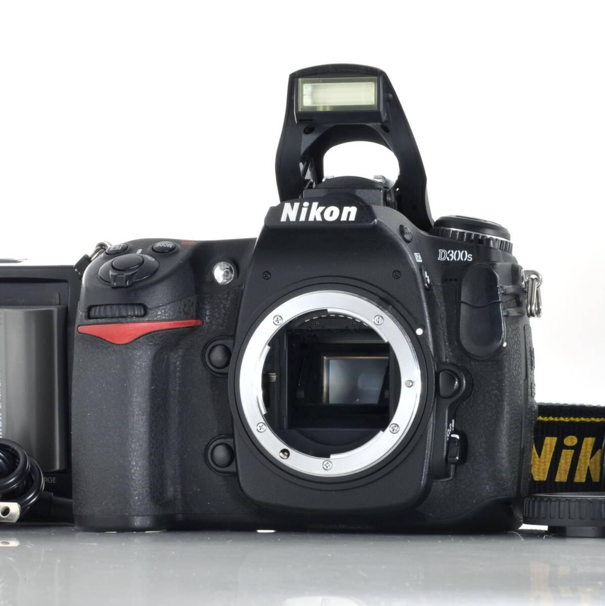 【ニコン】Nikon D300S Black デジタル一眼レフ ボディ + バッテリー、充電器付き #R795