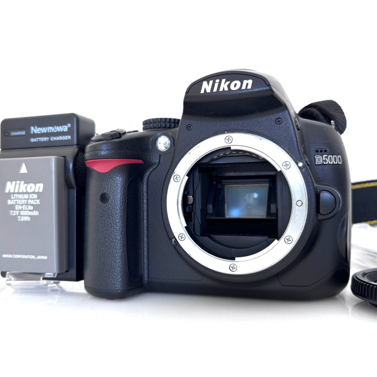 サマーセール9,999円までお値下げ！【ニコン】Nikon D5000 デジタル一眼レフカメラ バッテリー・充電器付 #R618a