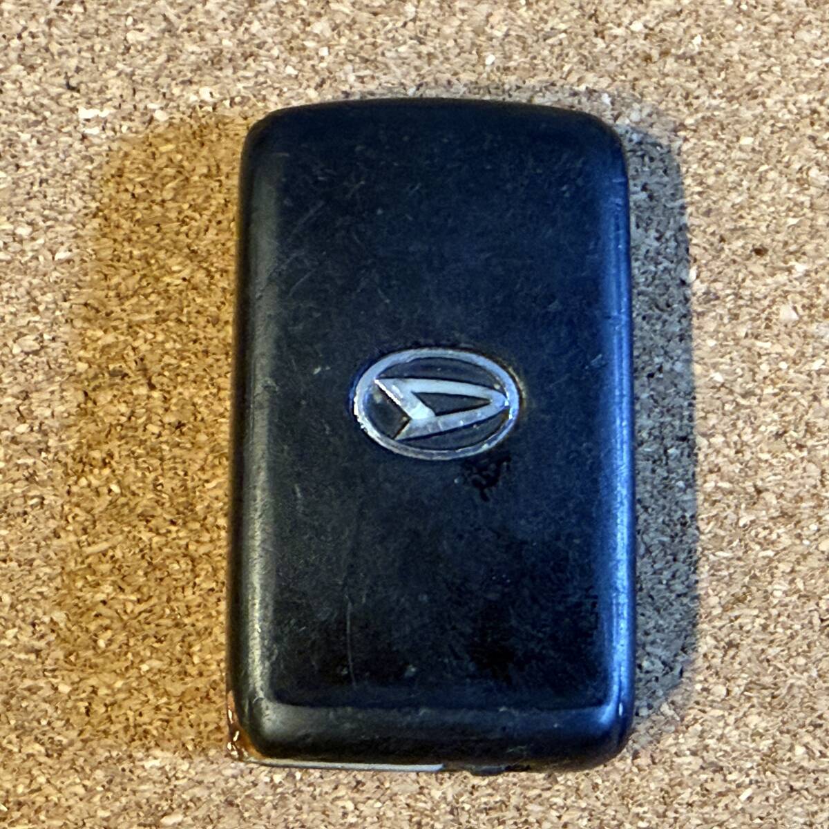 送料込 DAIHATSU ダイハツ純正 LA600S タント LA700S ウェイク 007-AB0088 4ボタン スマートキー キーレス リモコン 鍵 SKR056B