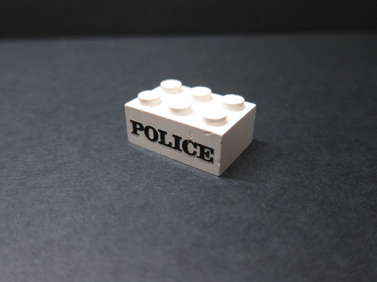 【パーツ-518】LEGO　パーツ　プリント「POLICE」　ブロック2×3　白色　　◇#3002pb01◇ヴィンテージ◇警察◇レゴ