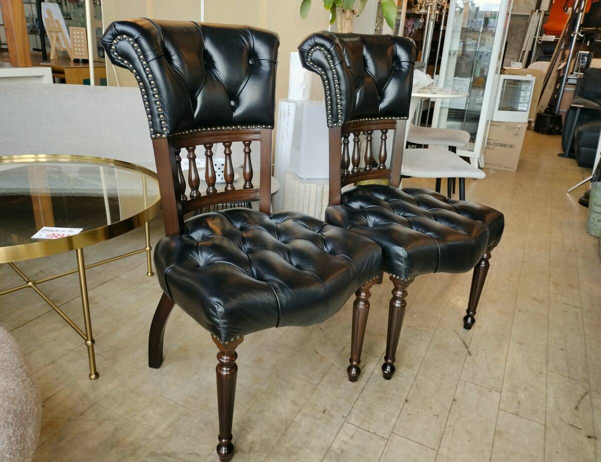 美品【愛知近郊・配送可】■ヴィンセント■デスクチェア 2脚セット 約96×53×63㎝ イギリス/アンティーク調　鋲打ち ダイニングチェア 