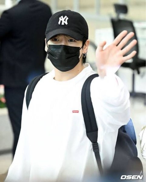 BTS ジョングク着用モデル　JUNGKOOK着用 　Supreme ホワイト 長袖カットソー スモールロゴ　Lサイズ