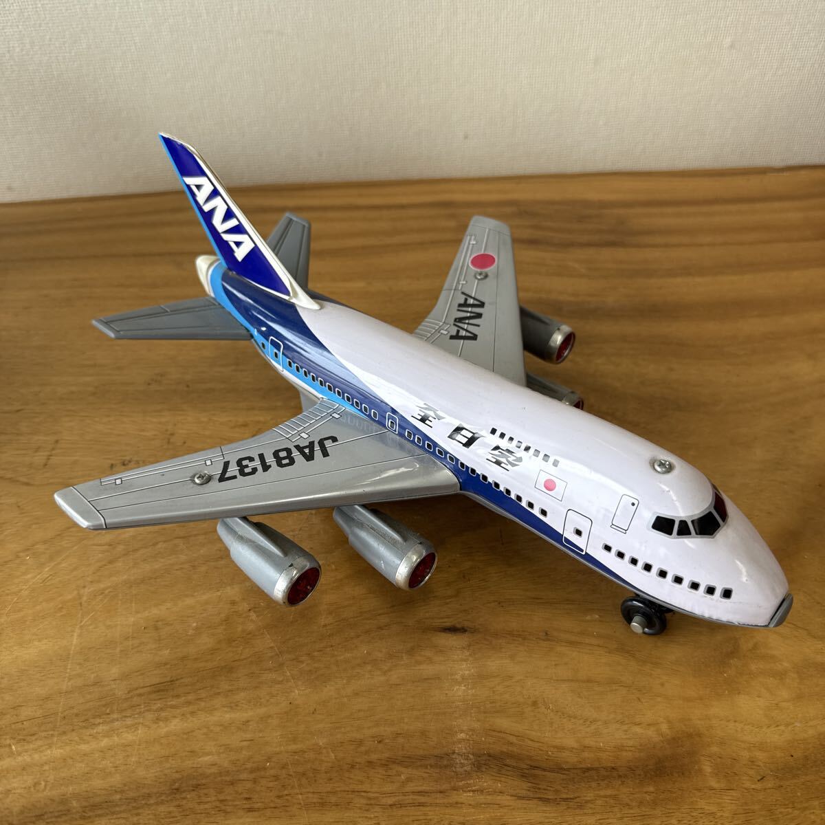 ANA 全日空 JA8137 ジェット機 ②