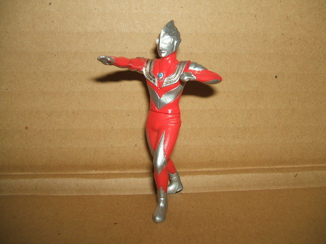 ★HGウルトラマン パート10 光と影・超人大戦編 ウルトラマンティガ パワータイプ
