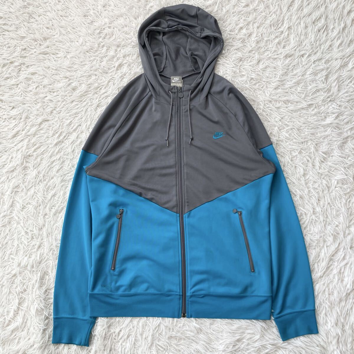 送料無料 美品 NIKE ナイキ パーカー ジップアップ グレー フーディ 古着 ロゴ刺繍 4460