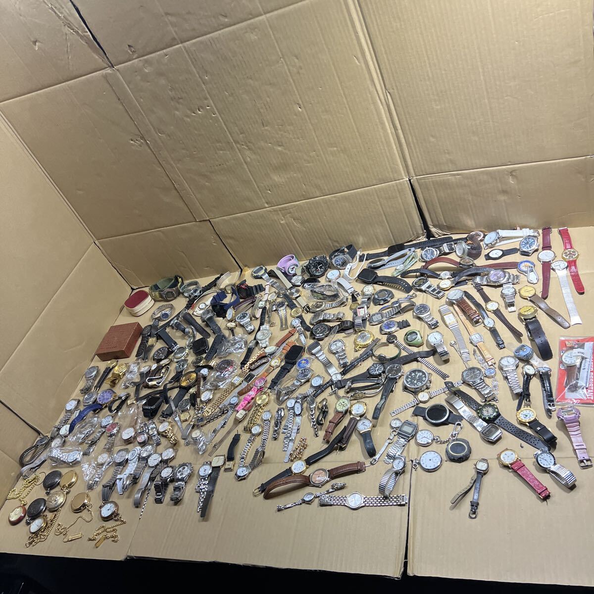 74 ゆうパック着払い発送　中古　現状品　CASIO カシオ MTP-1246 SEIKO 腕時計いろいろまとめて200個