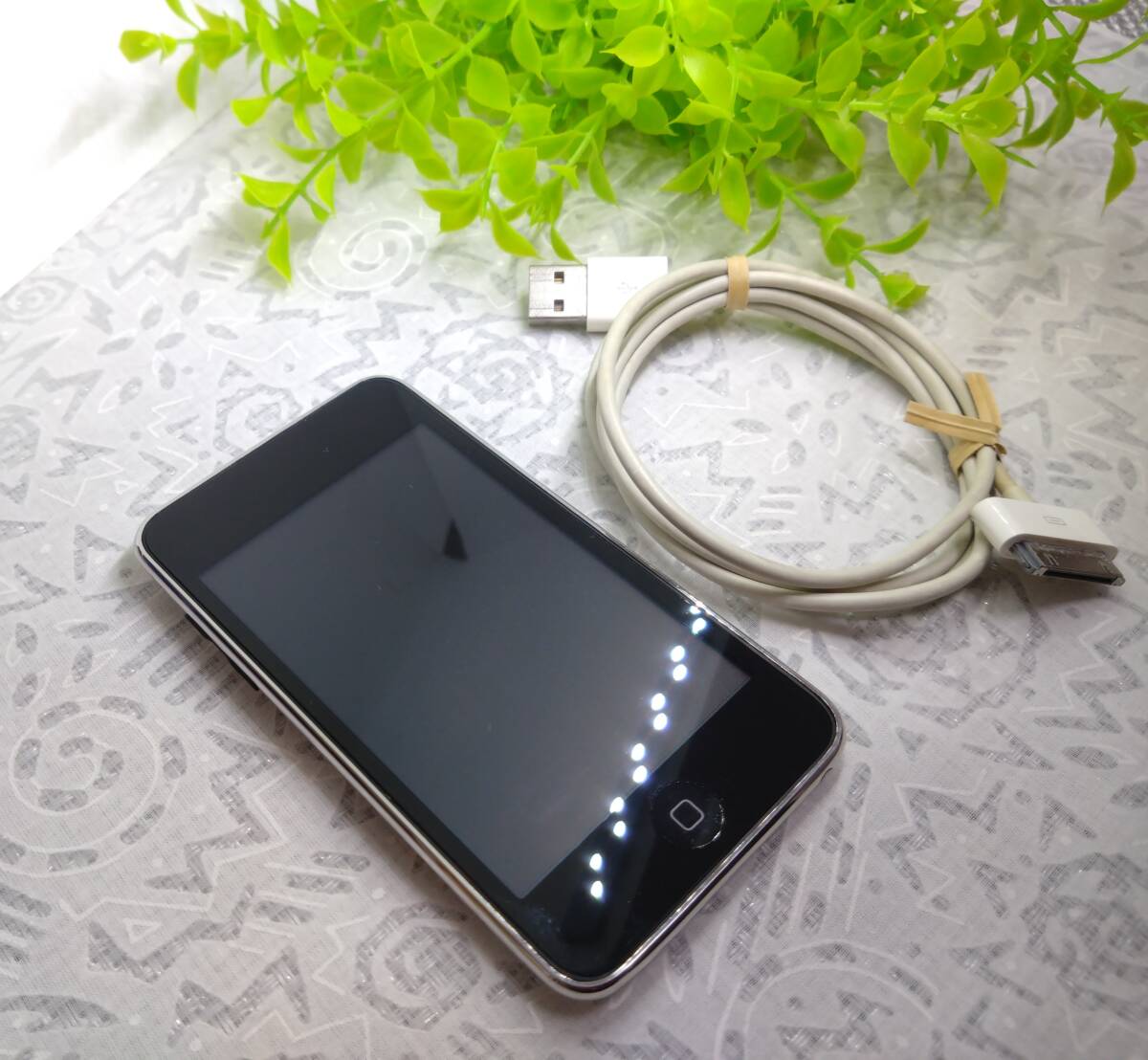 ★★Apple iPod touch 32GB (A1318 / MC008J) 第3世代 ブラック 初期化済み 現状品★★